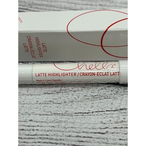 New Chella Latte Highlighter Crayon 0.05oz Brow Bone Brightener Pencil - Picture 2 of 6
